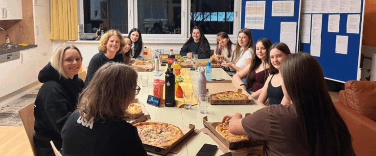 Lesenacht 2026 – Bücher, Pizza und viel Spaß im Schulhaus